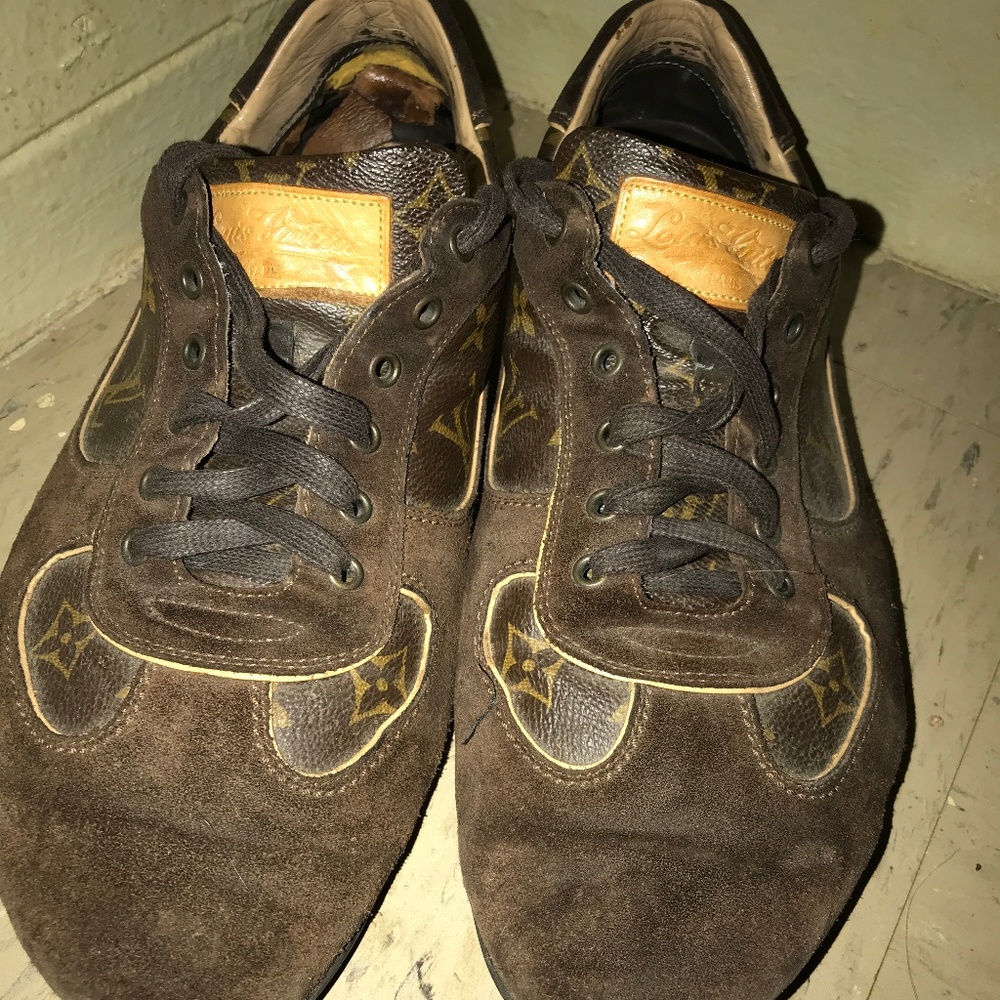 MENS Authentic Louis Vuitton Sneakers